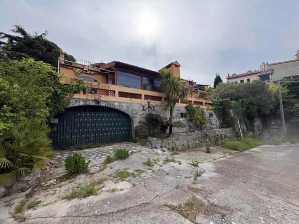 casa indipendente in vendita a Ventimiglia in zona Mortola Superiore