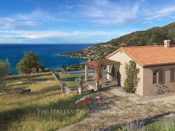 casa indipendente in vendita a Ventimiglia in zona Latte
