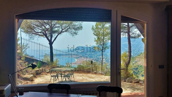 casa indipendente in vendita a Ventimiglia in zona Mortola Inferiore