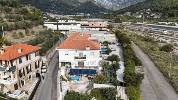 appartamento in vendita a Ventimiglia in zona Seglia / San Bernardo