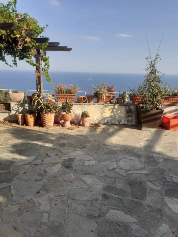 casa indipendente in vendita a Ventimiglia in zona Latte