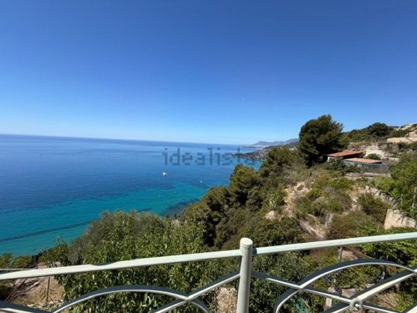 casa indipendente in vendita a Ventimiglia in zona Latte