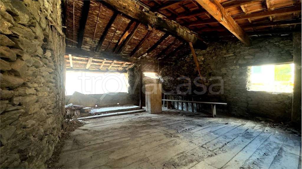 casa indipendente in vendita a Vessalico
