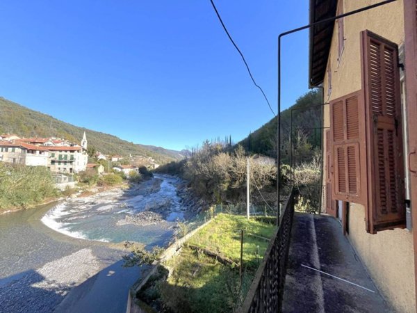 appartamento in vendita a Vessalico