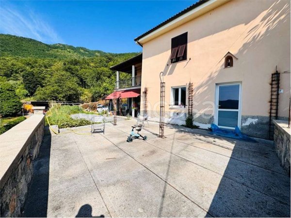 casa indipendente in vendita a Vessalico in zona Lenzari