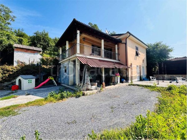 casa indipendente in vendita a Vessalico in zona Lenzari