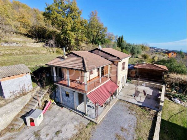 casa indipendente in vendita a Vessalico in zona Lenzari