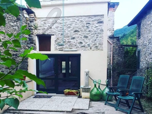 casa indipendente in vendita a Vessalico