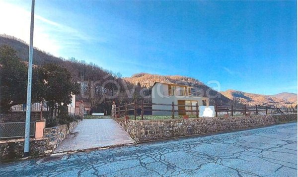 casa indipendente in vendita a Vessalico