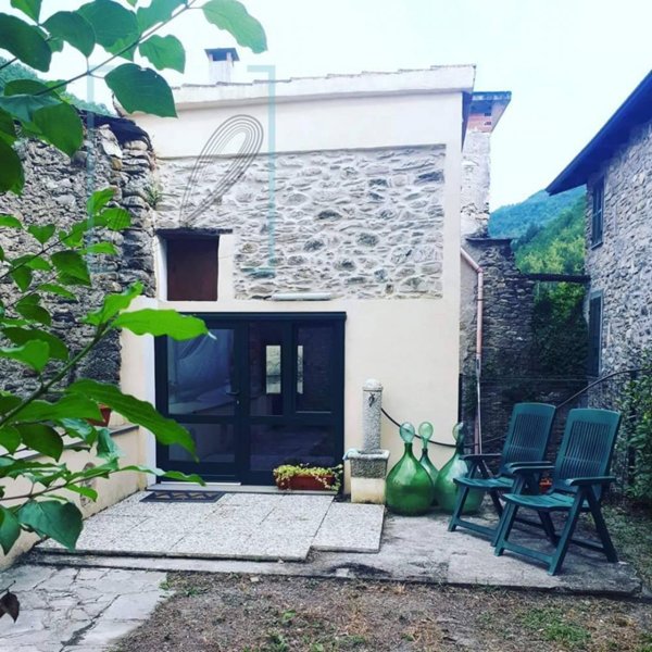 casa indipendente in vendita a Vessalico