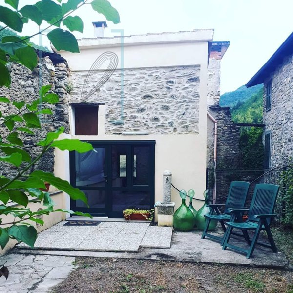 casa indipendente in vendita a Vessalico