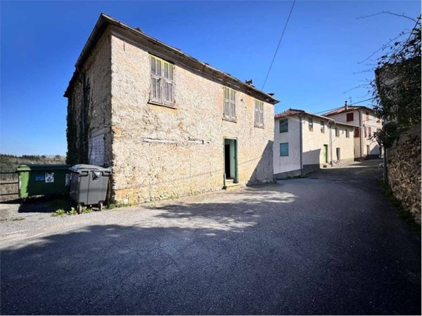 casale in vendita a Vessalico in zona Lenzari