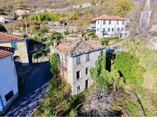 casa indipendente in vendita a Vessalico in zona Lenzari