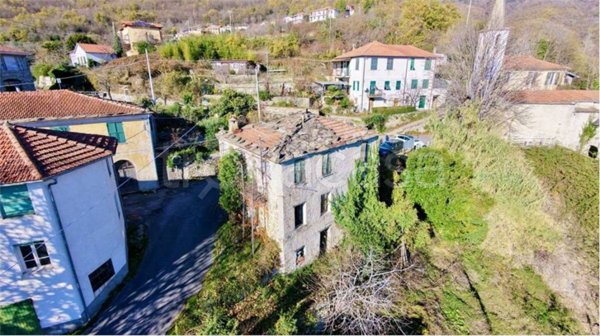 casa indipendente in vendita a Vessalico in zona Lenzari