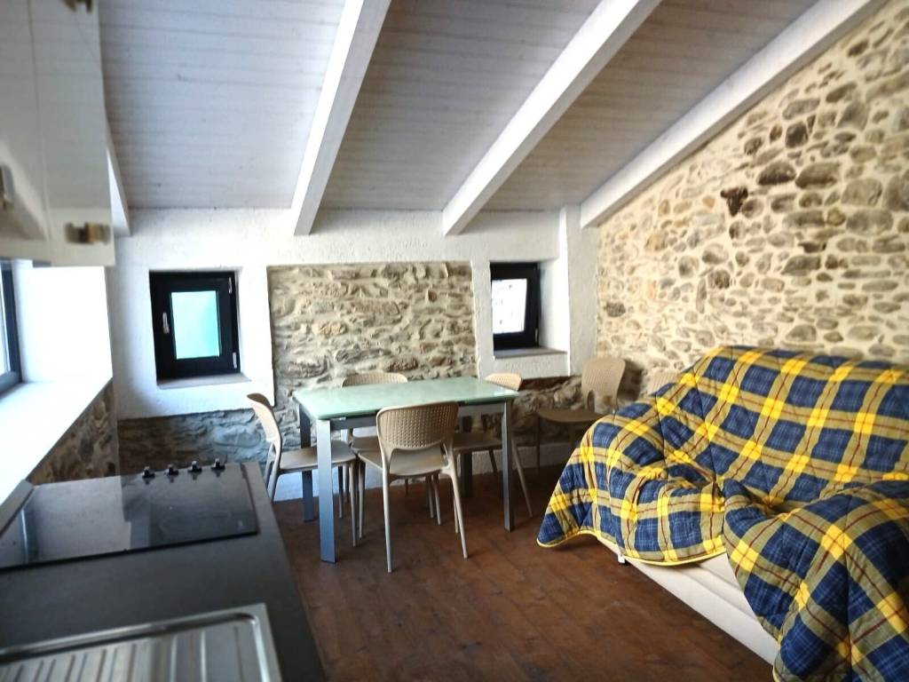 casa indipendente in vendita a Vessalico