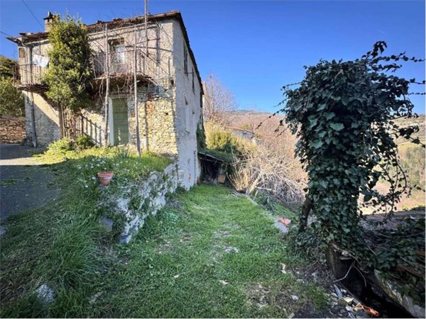 appartamento in vendita a Vessalico in zona Lenzari