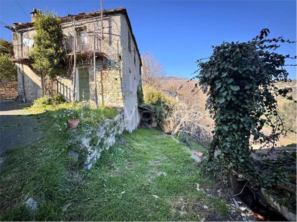 appartamento in vendita a Vessalico in zona Lenzari