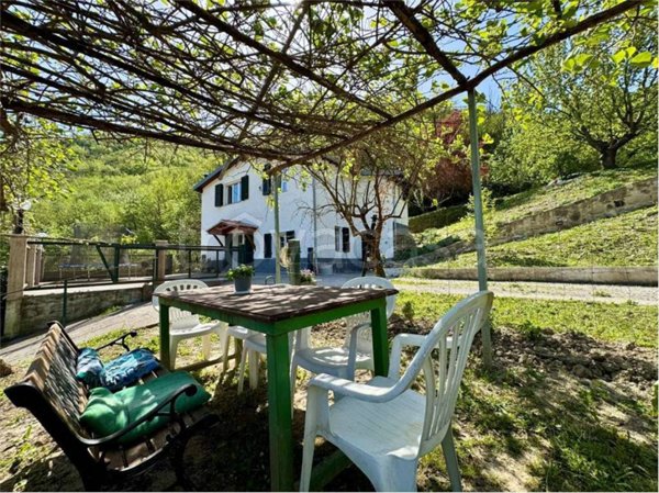 casa indipendente in vendita a Vessalico