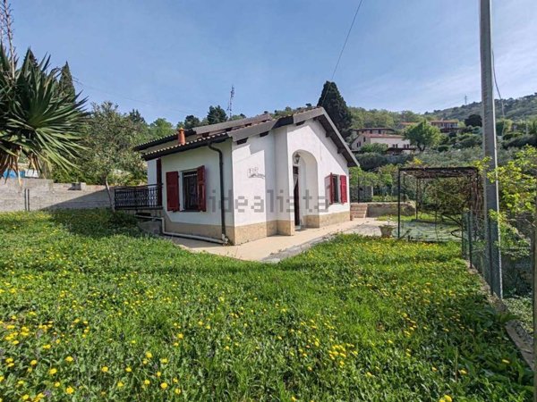 casa indipendente in vendita a Villa Faraldi