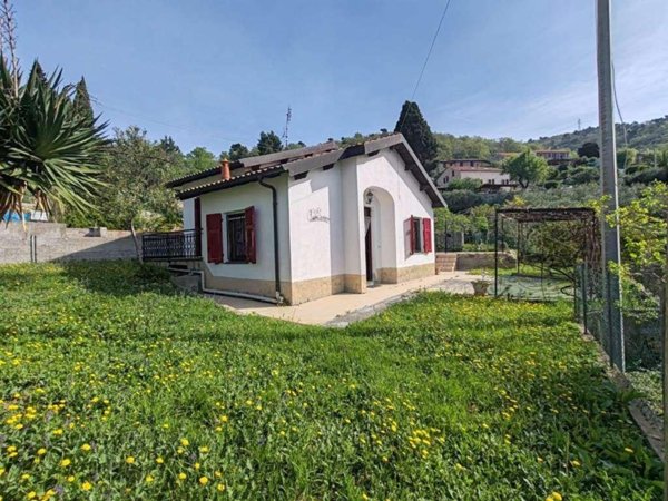 casa indipendente in vendita a Villa Faraldi