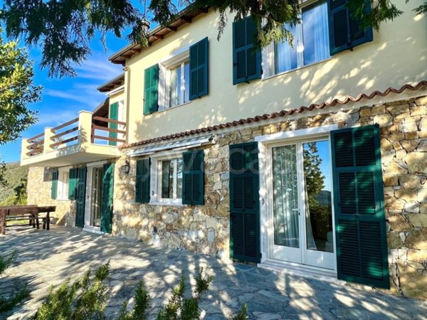 casa indipendente in vendita a Villa Faraldi