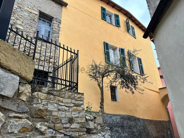 casa indipendente in vendita a Villa Faraldi