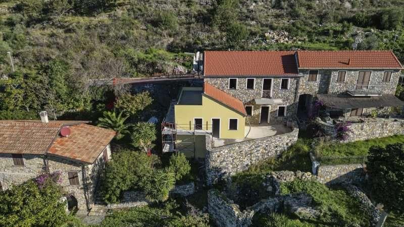casa indipendente in vendita a Villa Faraldi