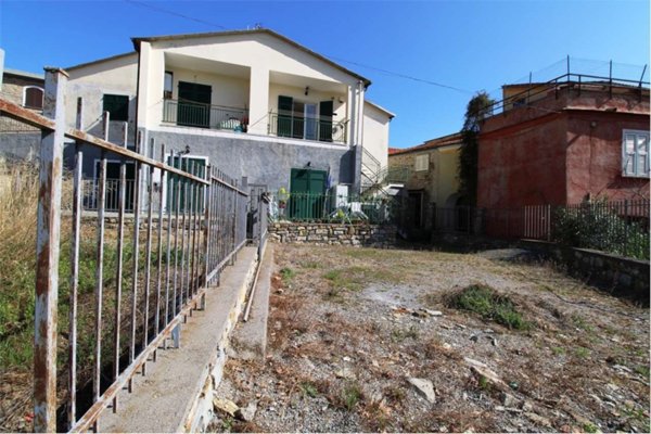 casa indipendente in vendita a Villa Faraldi
