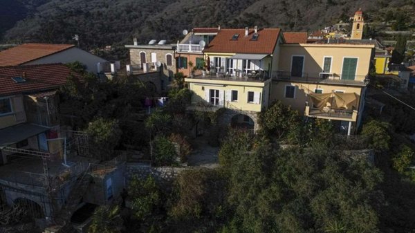 casa indipendente in vendita a Villa Faraldi