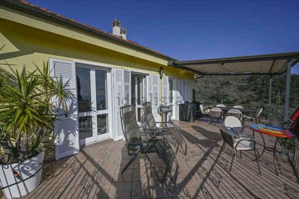 casa indipendente in vendita a Villa Faraldi