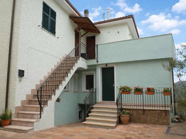 casa indipendente in vendita a Villa Faraldi