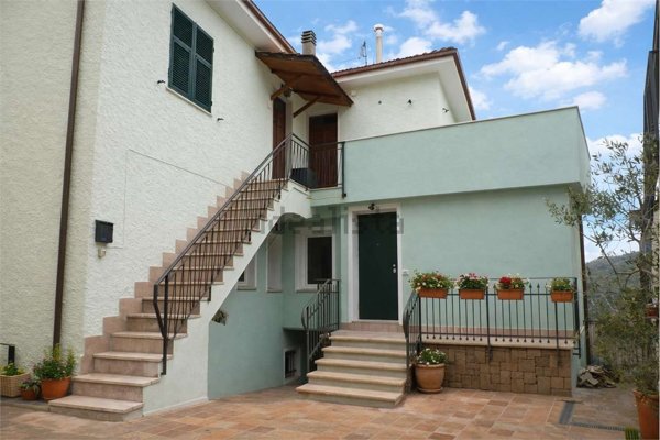 casa indipendente in vendita a Villa Faraldi