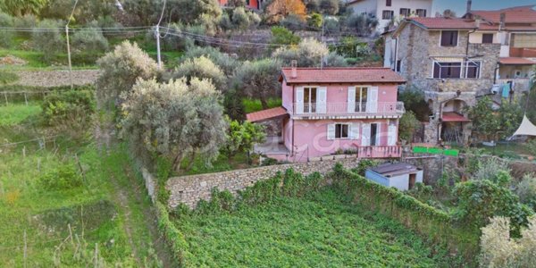 casa indipendente in vendita a Villa Faraldi in zona Riva Faraldi