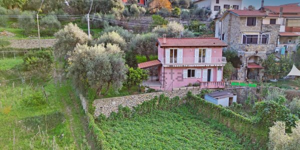casa indipendente in vendita a Villa Faraldi