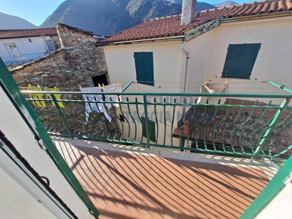 casa indipendente in vendita a Montalto Carpasio