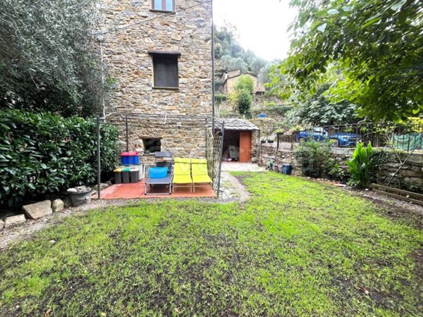 casa indipendente in vendita a Montalto Carpasio