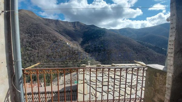 casa semindipendente in vendita a Montalto Carpasio in zona Carpasio