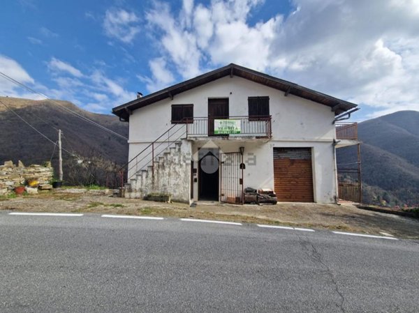 casa indipendente in vendita a Montalto Carpasio in zona Carpasio