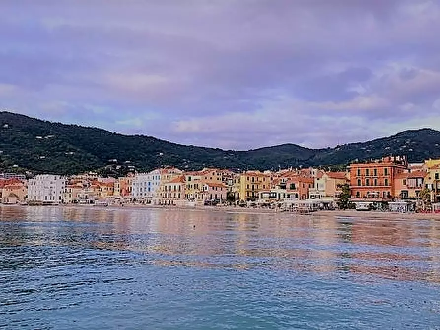 negozio in vendita ad Alassio