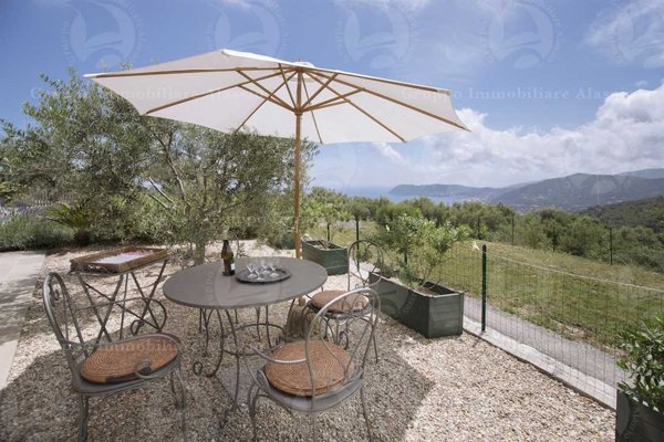 casa indipendente in vendita ad Alassio in zona Solva