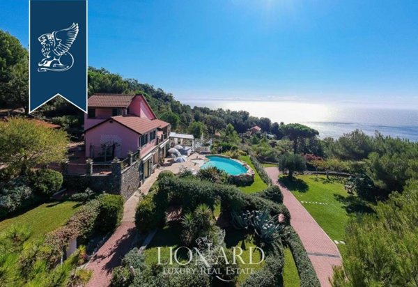 casa indipendente in vendita ad Alassio