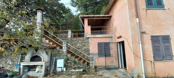 casa indipendente in vendita ad Alassio in zona Moglio