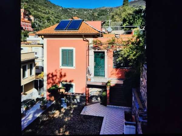casa indipendente in vendita ad Alassio