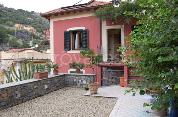 casa indipendente in vendita ad Alassio
