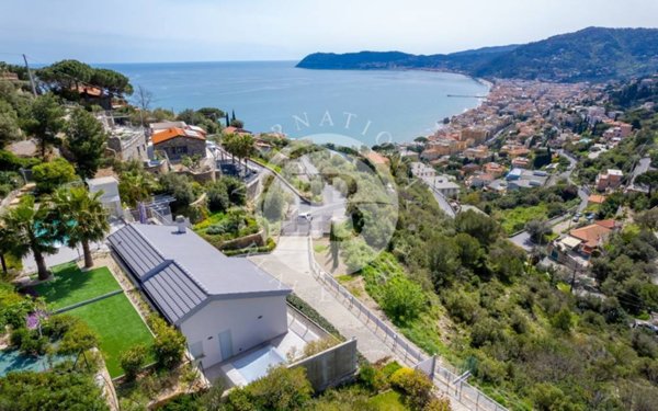 casa indipendente in vendita ad Alassio
