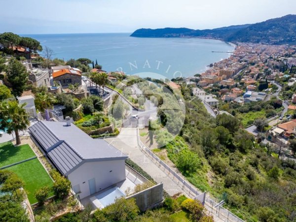 casa indipendente in vendita ad Alassio