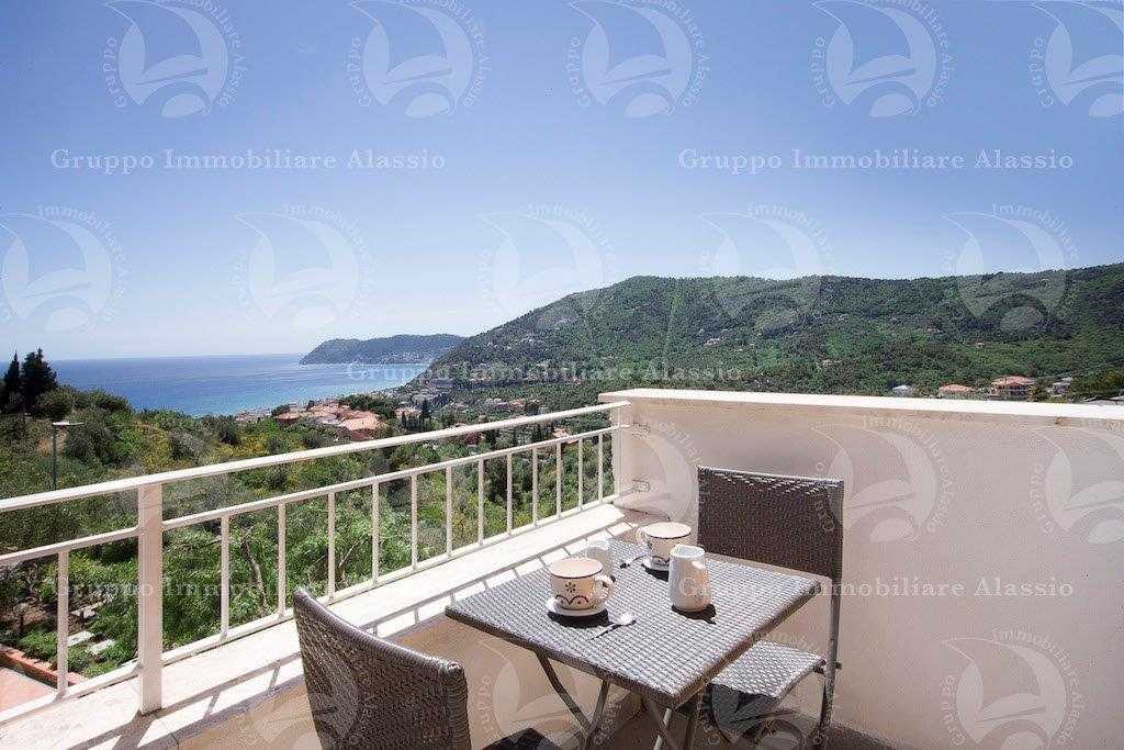 casa indipendente in vendita ad Alassio