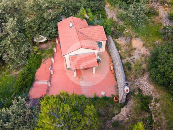 casa indipendente in vendita ad Alassio
