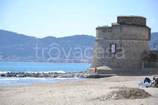 trivano in vendita ad Alassio