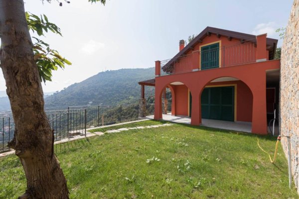 casa indipendente in vendita ad Alassio